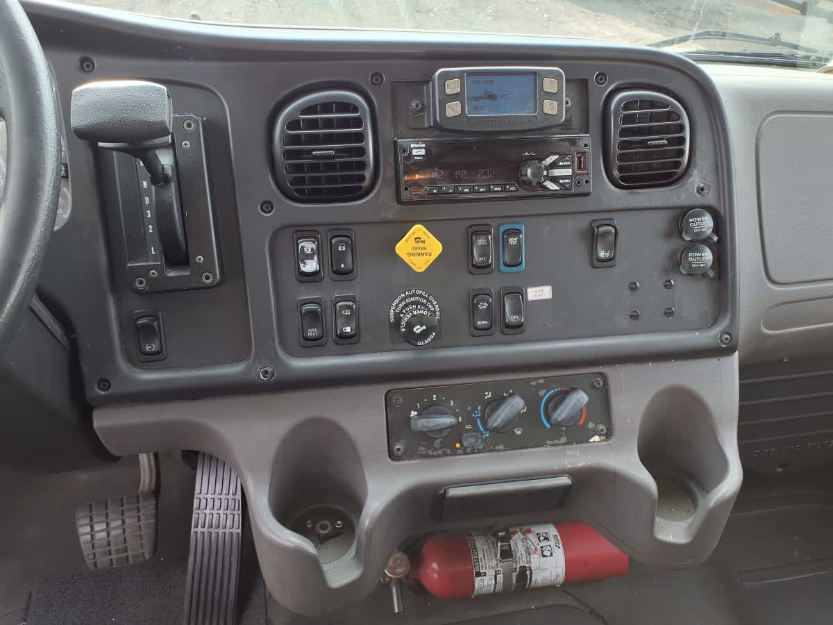 2019 Freightliner/Mercedes M2 106 821115