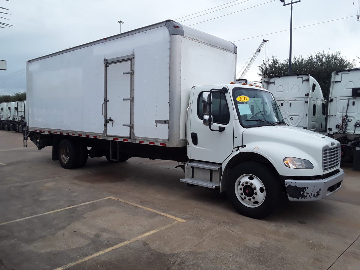 2019 Freightliner/Mercedes M2 106 821116