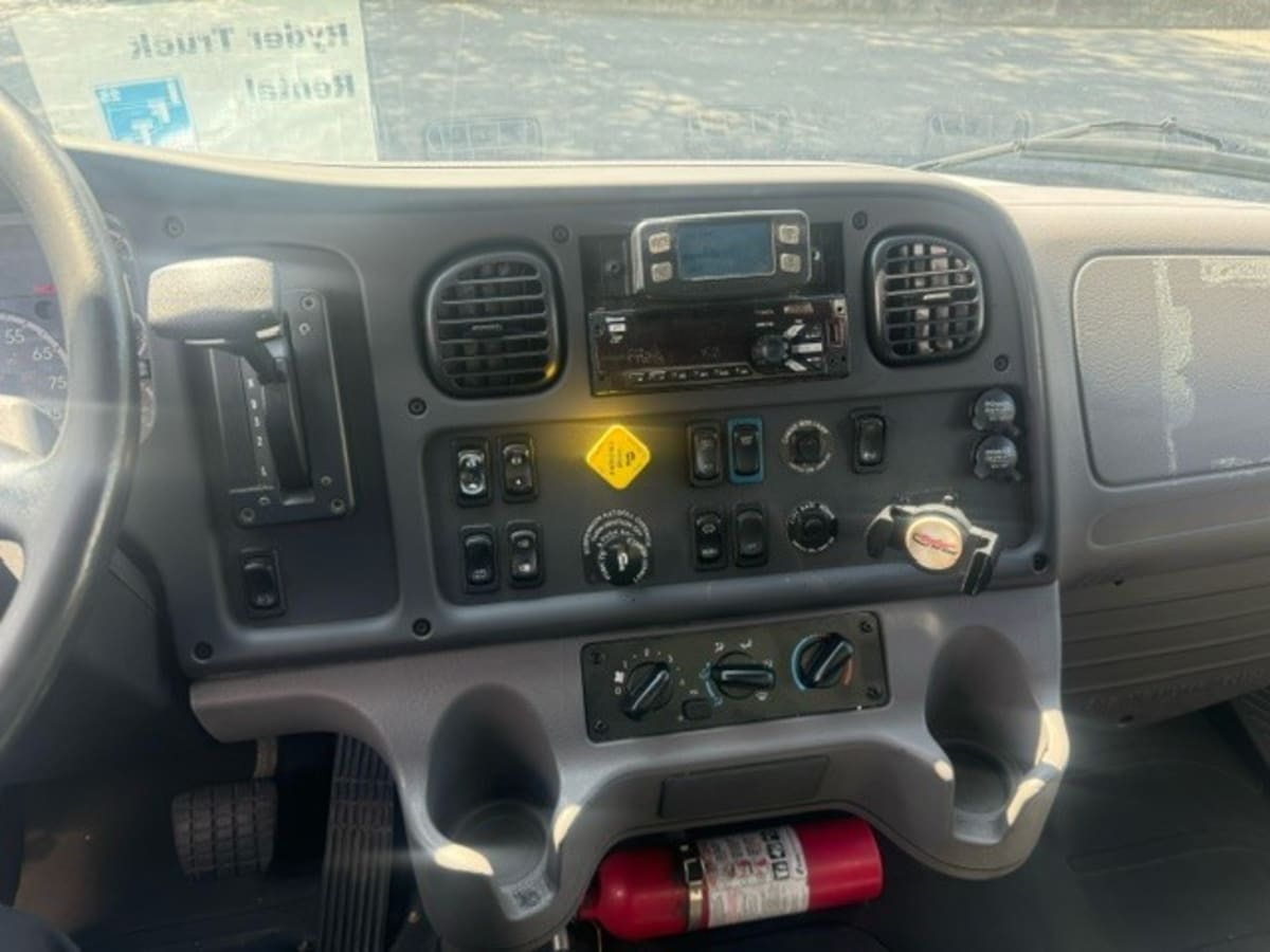 2019 Freightliner M2 106 821210