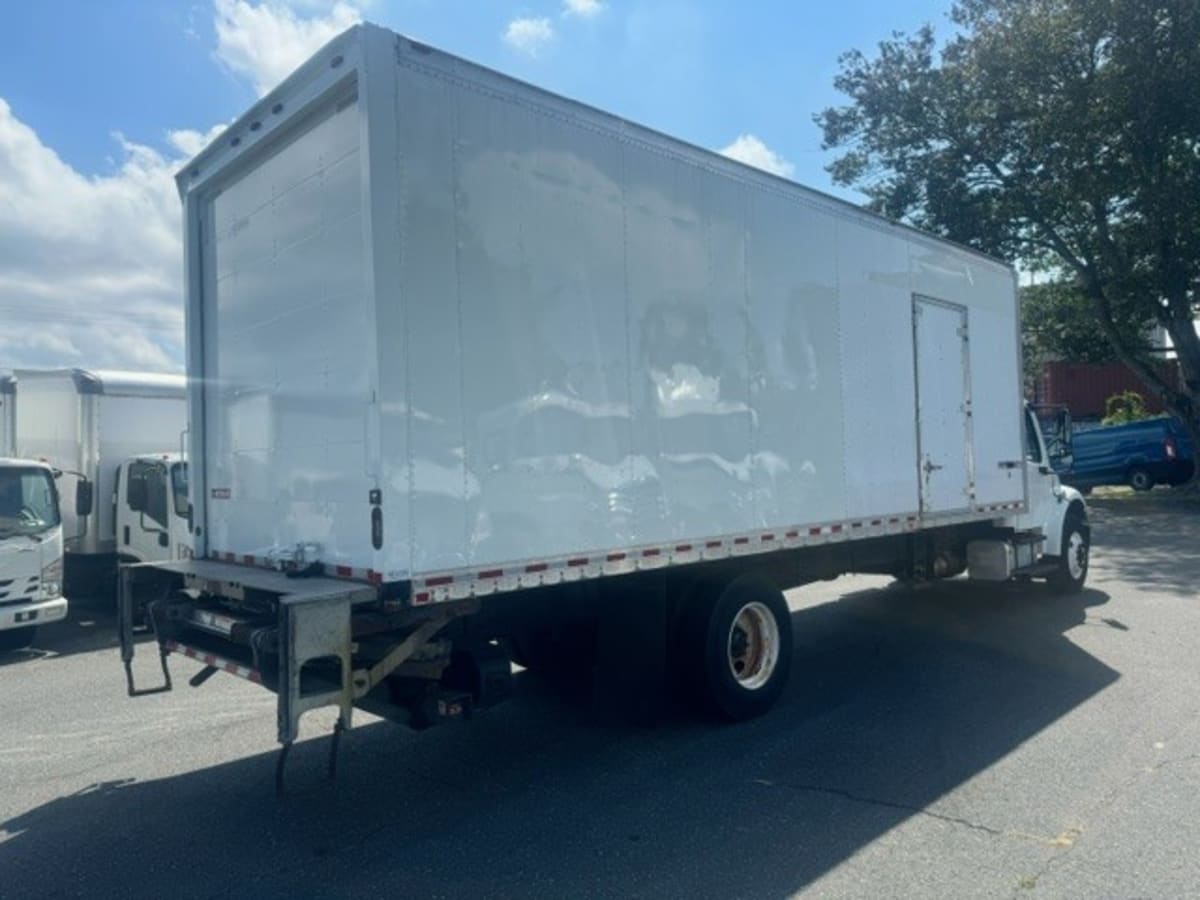 2019 Freightliner M2 106 821210