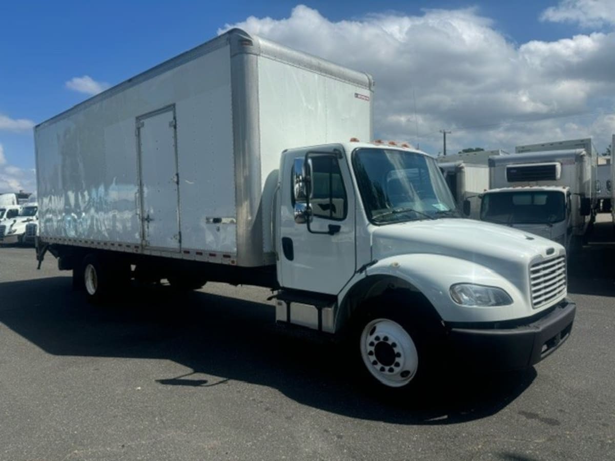 2019 Freightliner M2 106 821210