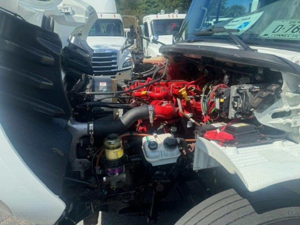 2019 Freightliner M2 106 821210