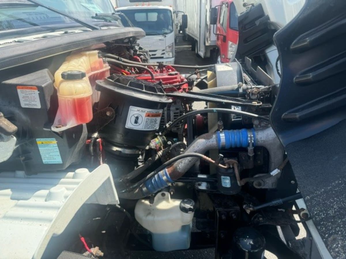 2019 Freightliner M2 106 821210