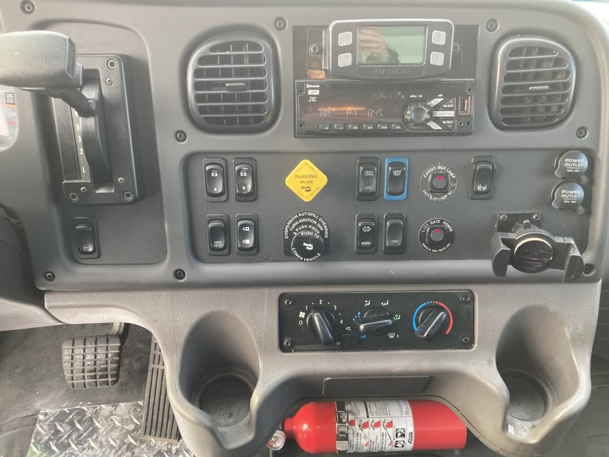 2019 Freightliner/Mercedes M2 106 821213