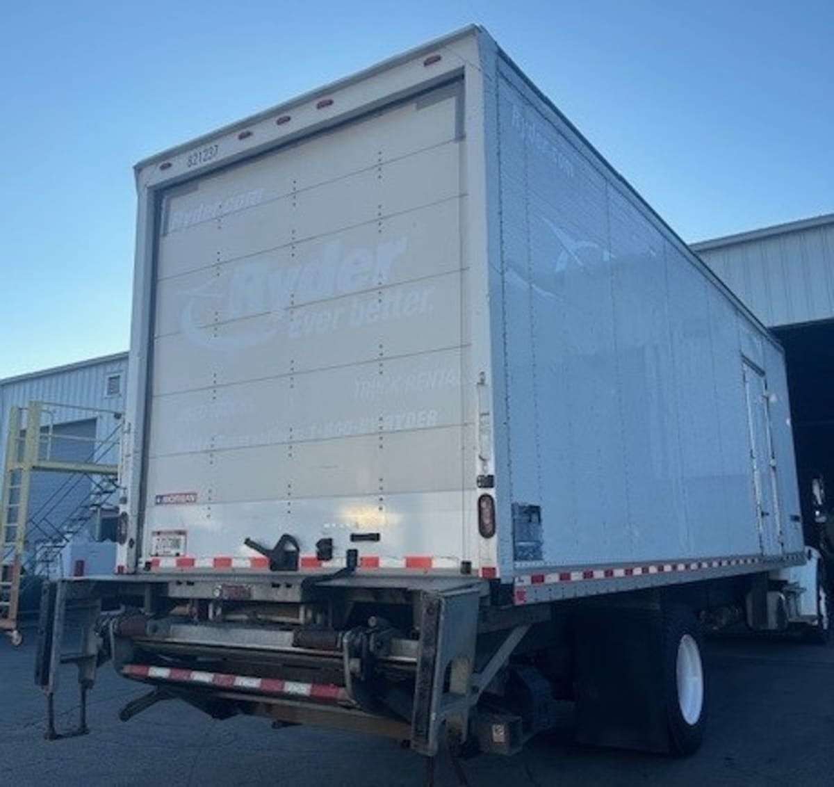 2019 Freightliner M2 106 - image 4