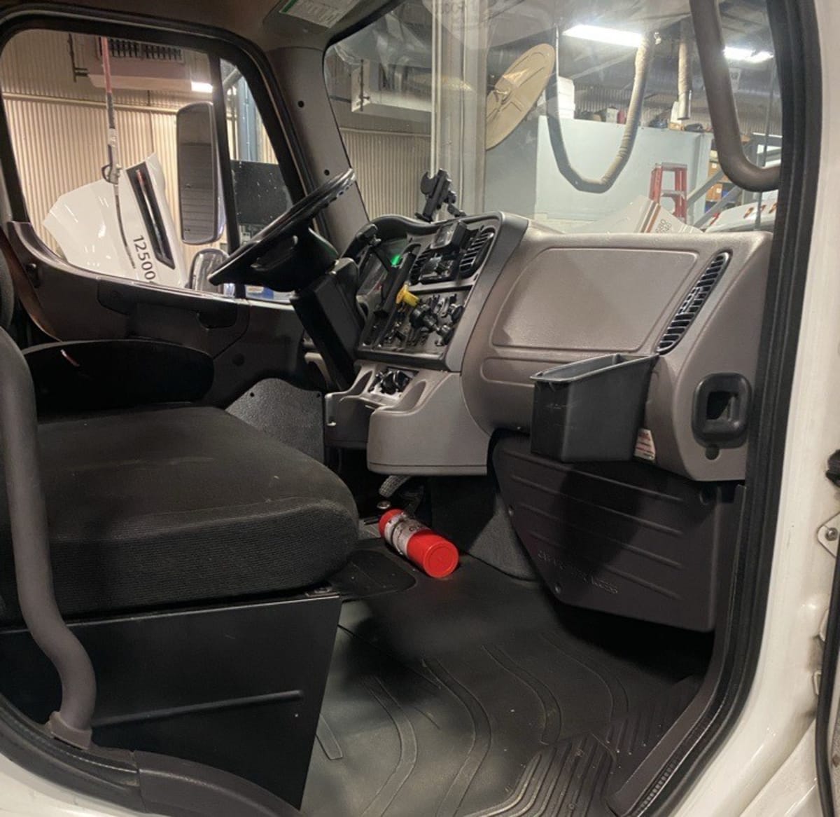 2019 Freightliner M2 106 - image 8