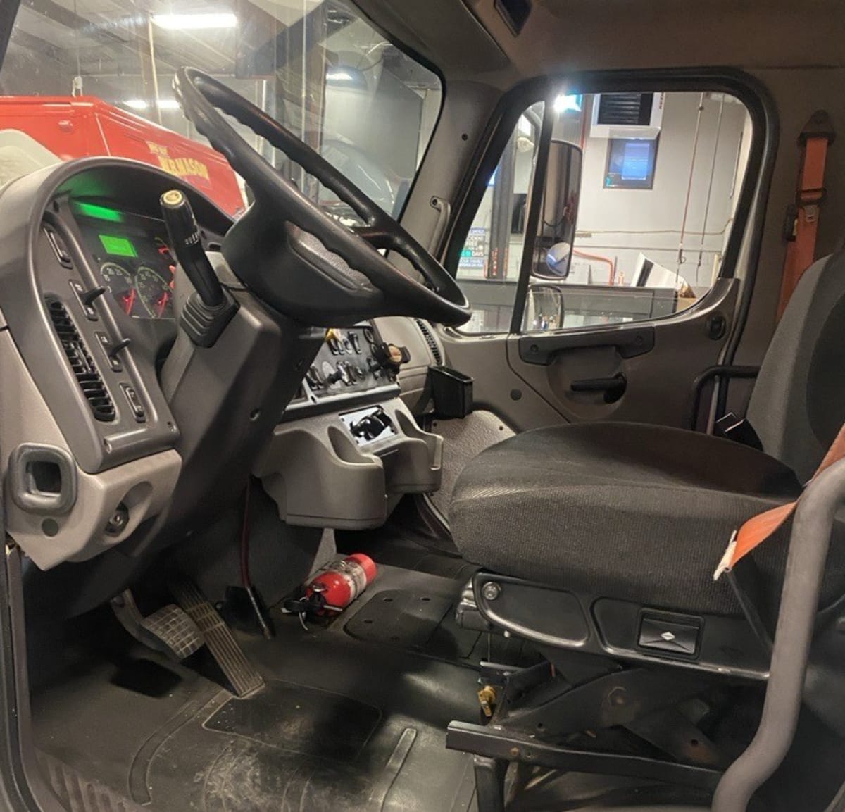 2019 Freightliner M2 106 - image 7