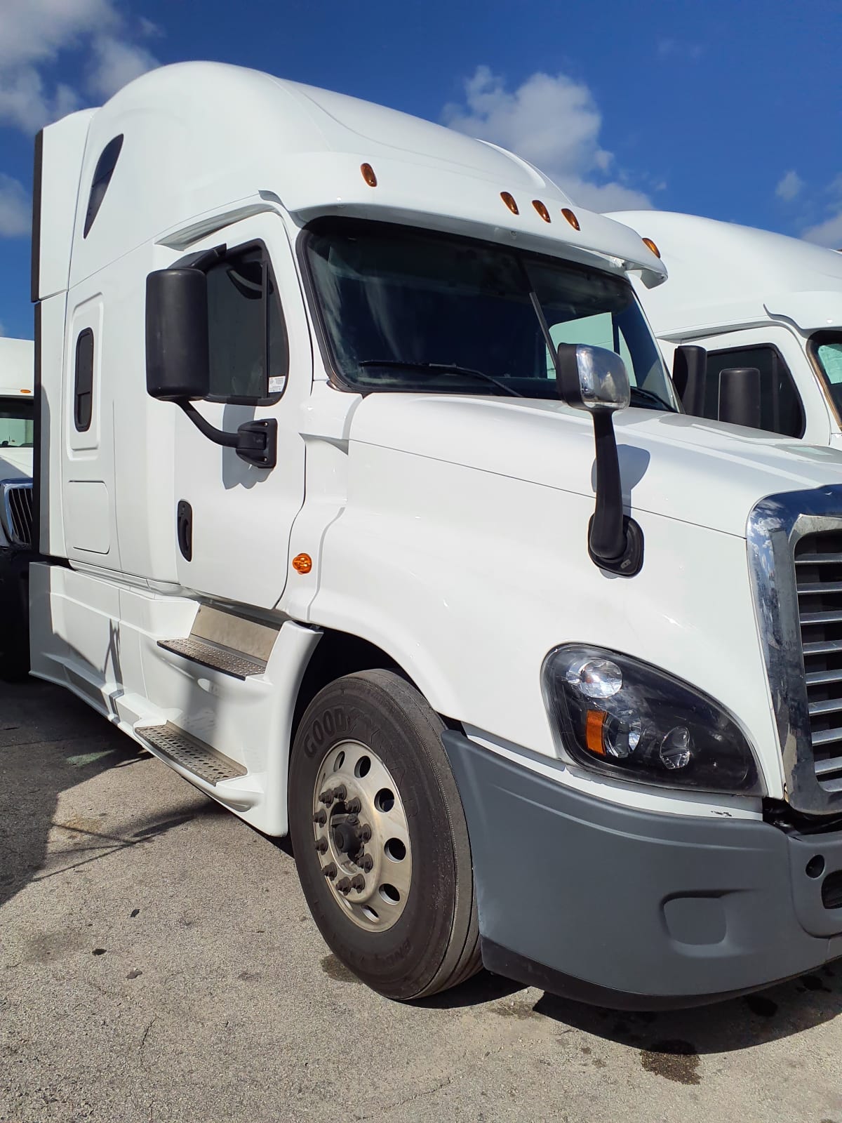 2019 Freightliner/Mercedes CASCADIA 125 821250