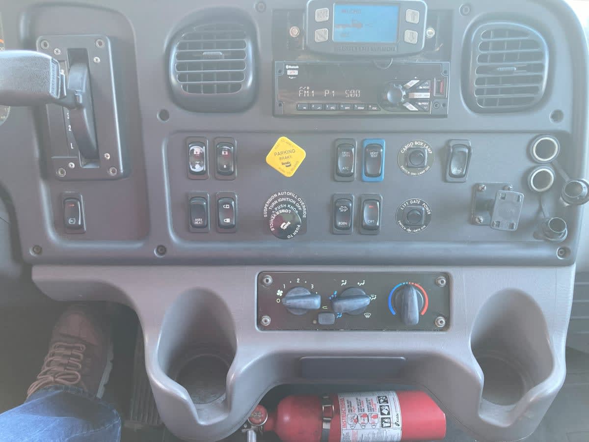 2019 Freightliner M2 106 821278