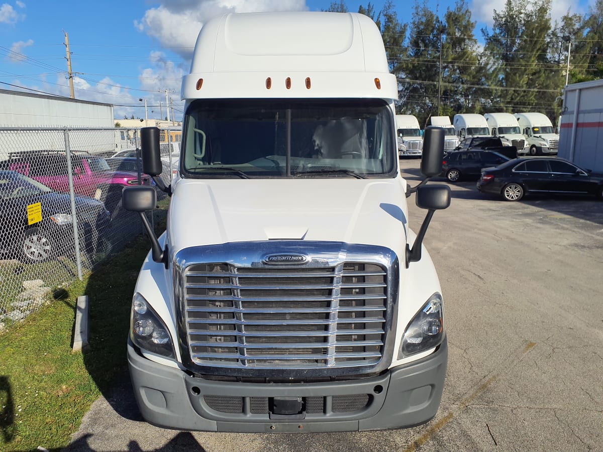 2019 Freightliner/Mercedes CASCADIA 125 821305