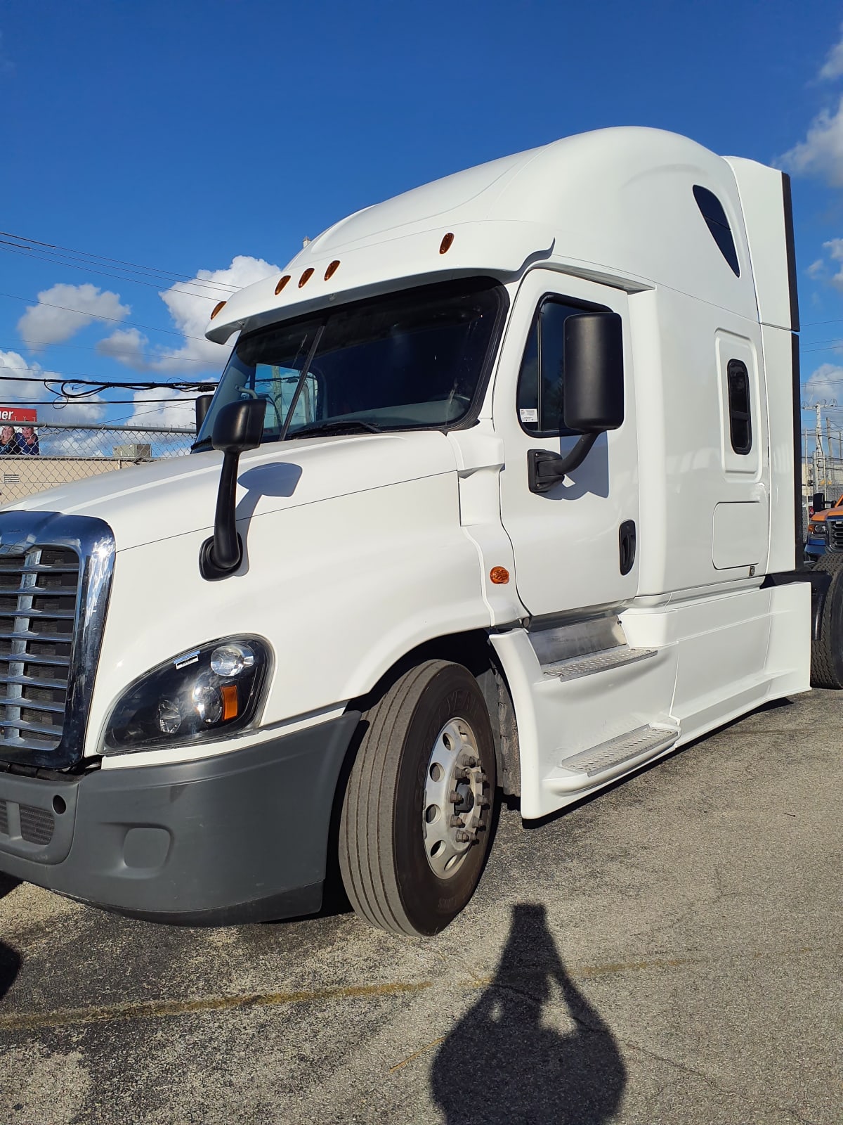 2019 Freightliner/Mercedes CASCADIA 125 821305