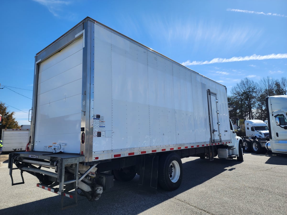 2019 Freightliner/Mercedes M2 106 821325