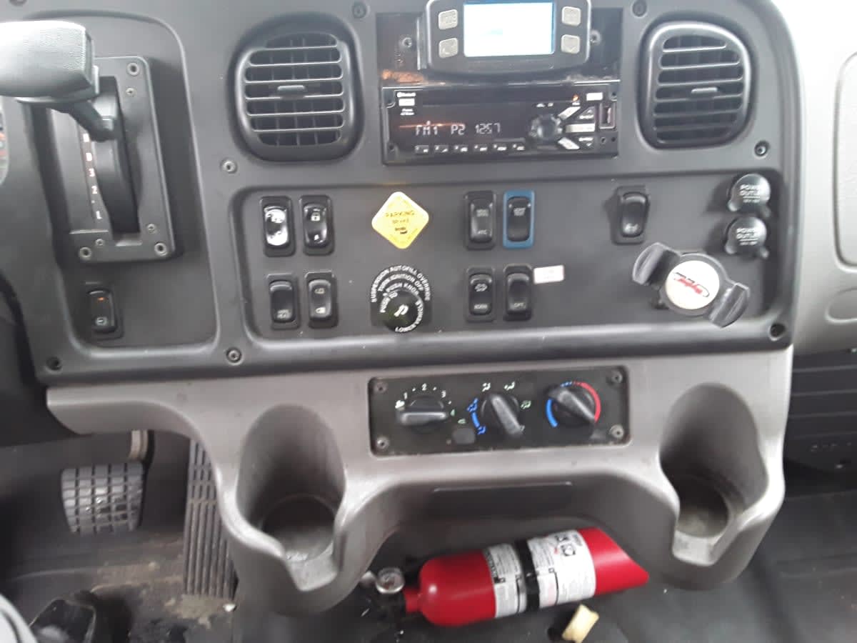 2018 Freightliner M2 106 821429