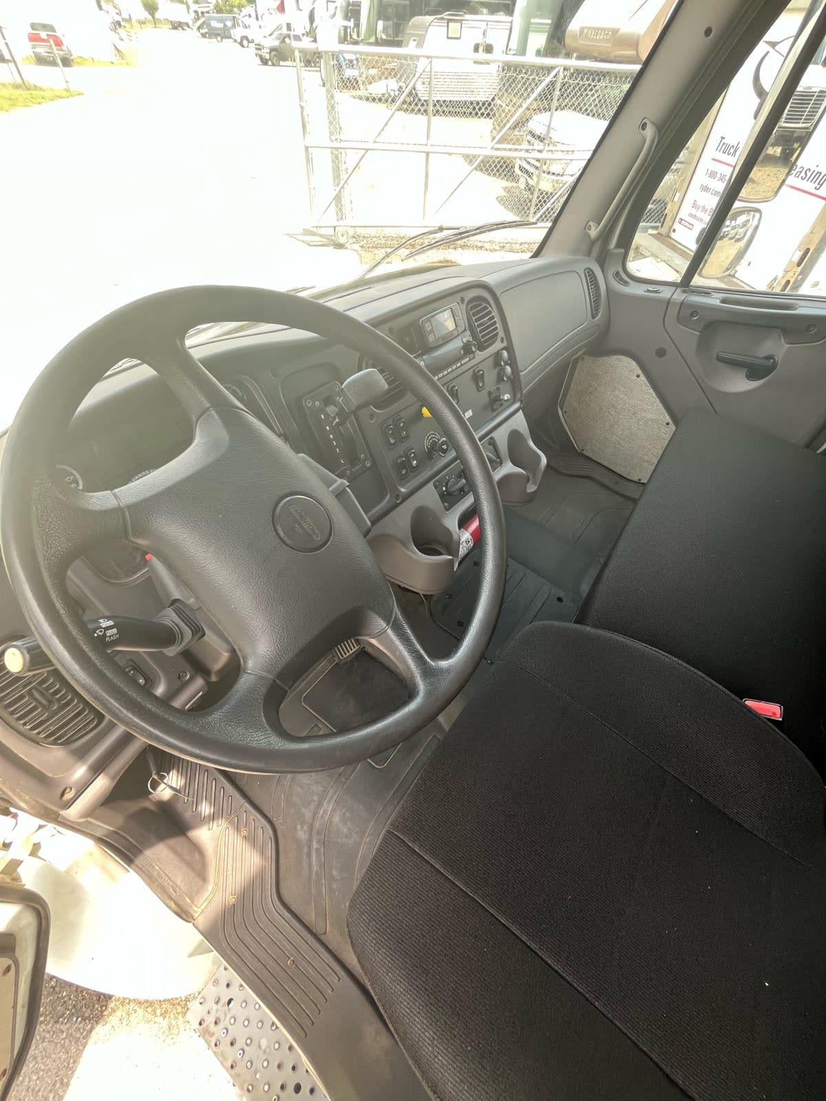 2018 Freightliner M2 106 821443