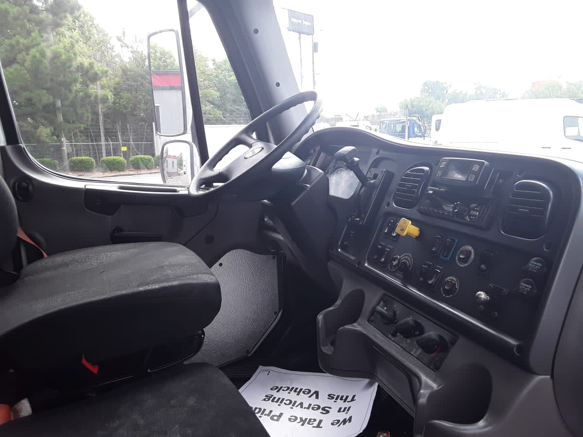 2019 Freightliner/Mercedes M2 106 821457