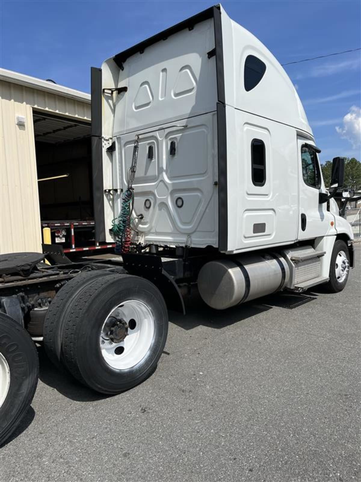 2019 Freightliner/Mercedes CASCADIA 125 821563