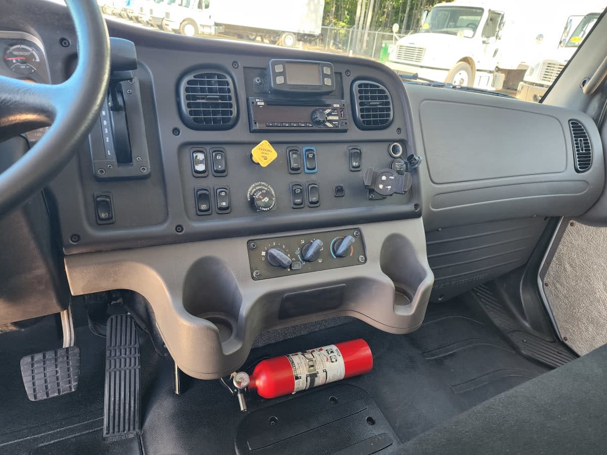 2018 Freightliner M2 106 821826