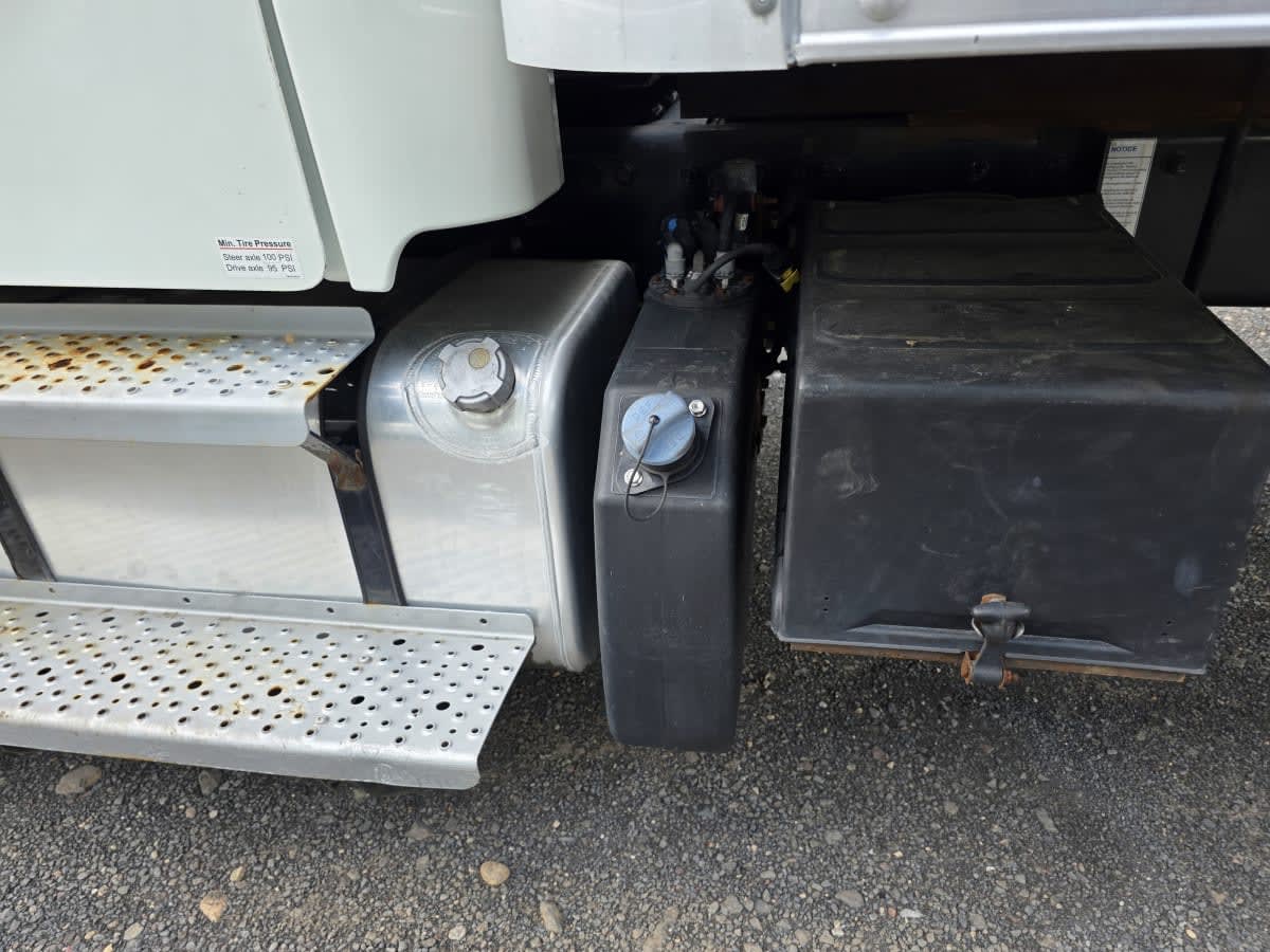 2018 Freightliner M2 106 821827