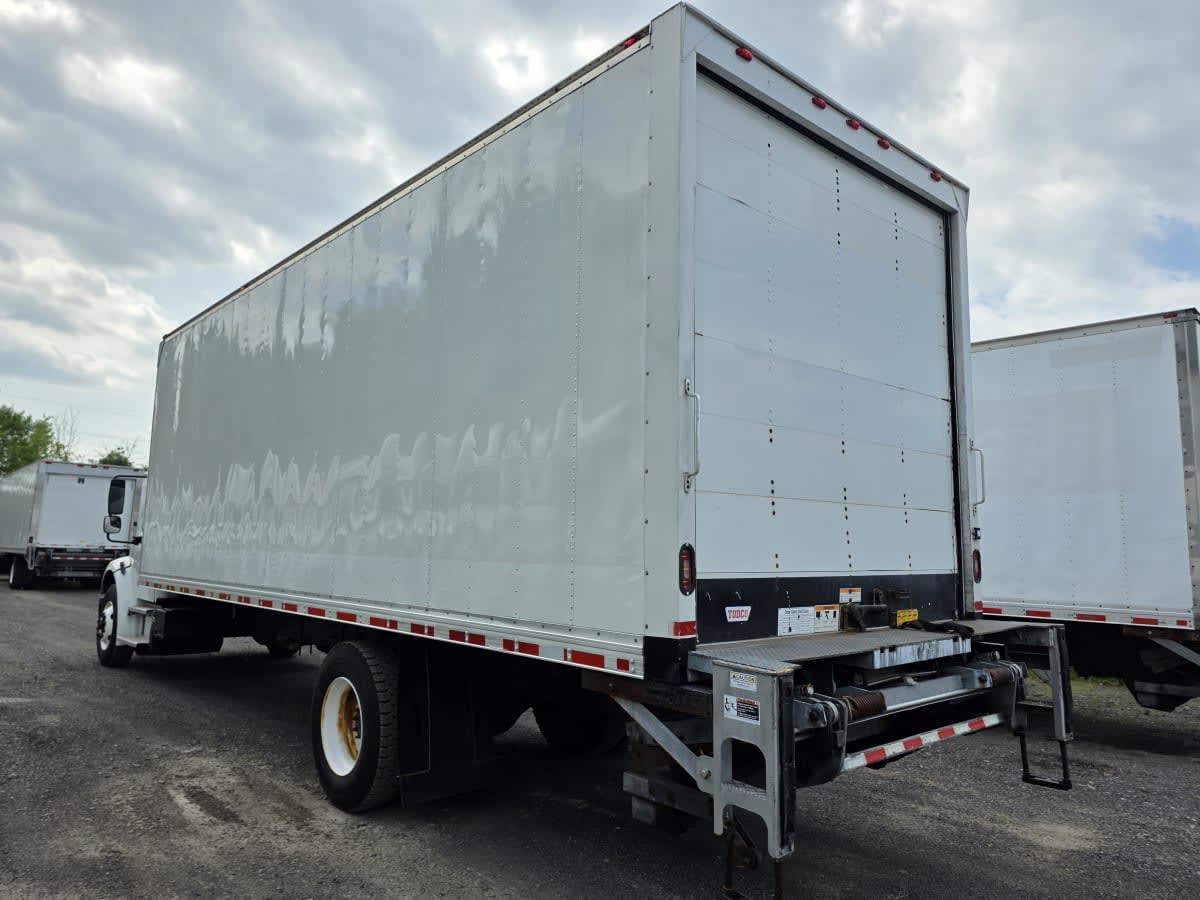 2018 Freightliner M2 106 821827