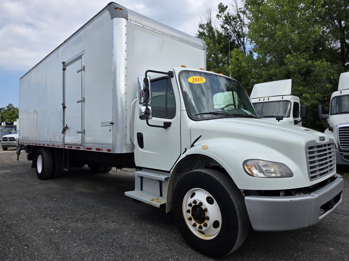 2018 Freightliner M2 106 821827