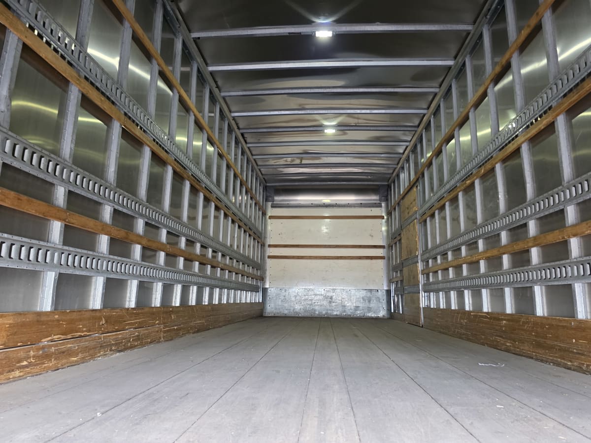 2018 Freightliner M2 106 821827