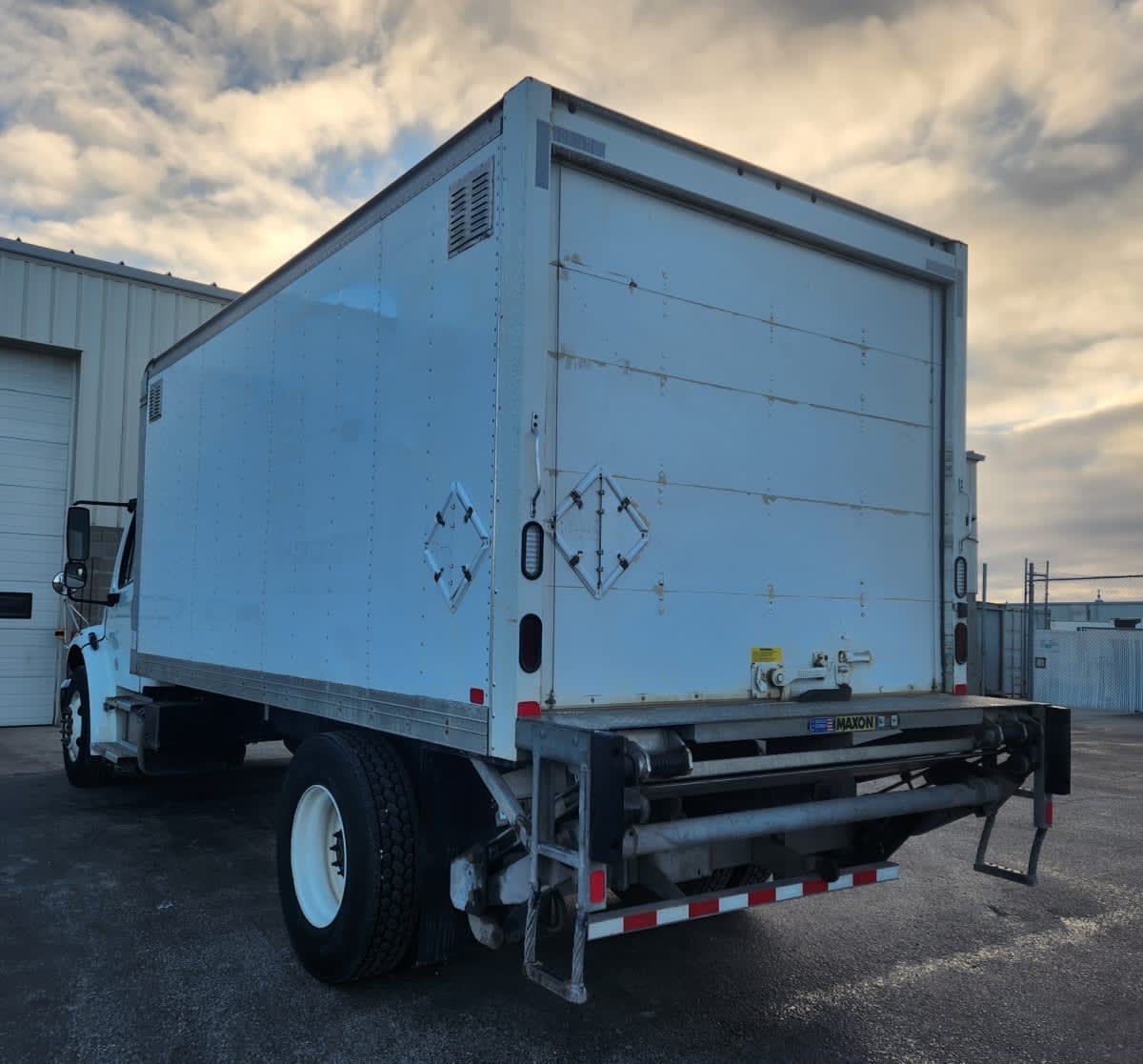 2019 Freightliner/Mercedes M2 106 821915