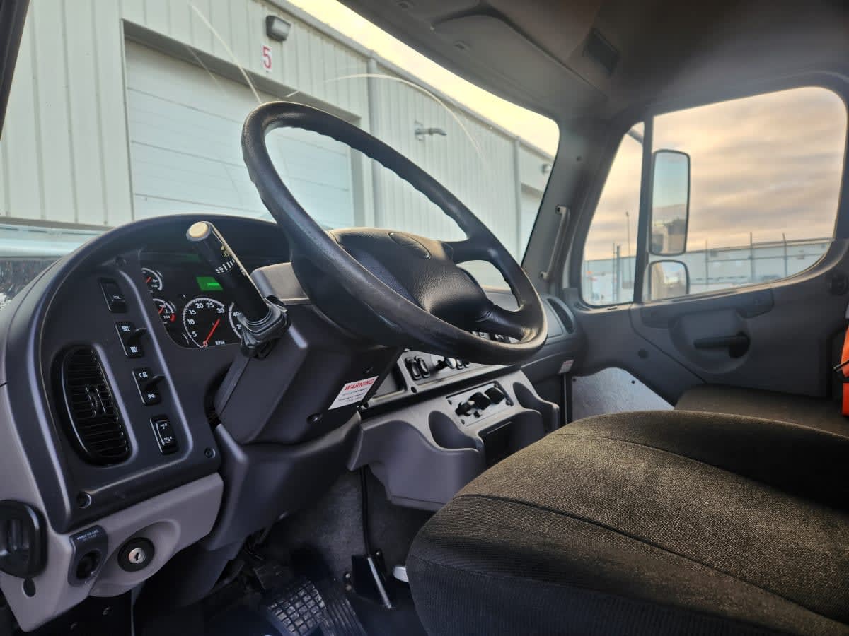 2019 Freightliner/Mercedes M2 106 821915