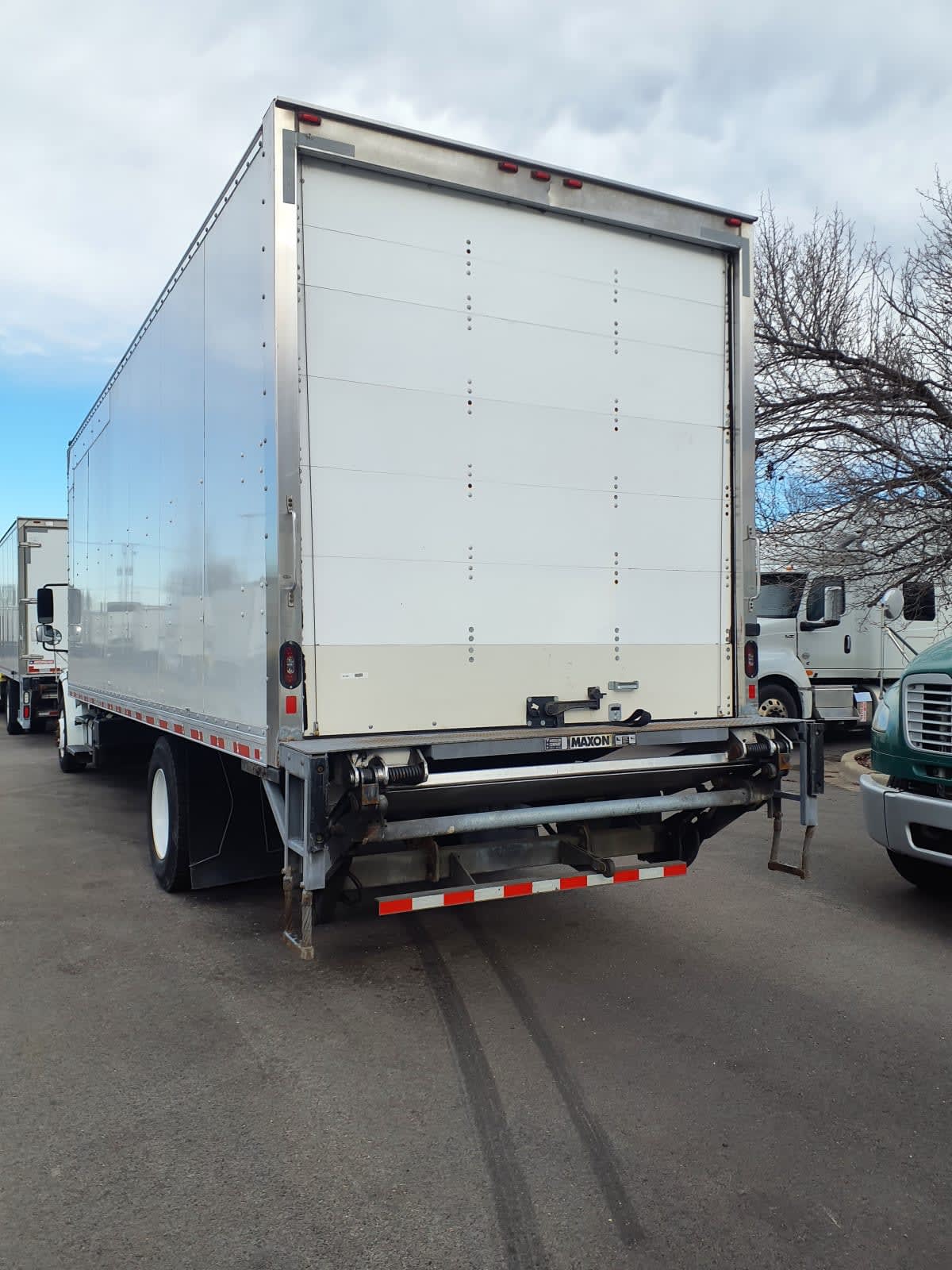 2019 Freightliner/Mercedes M2 106 821966