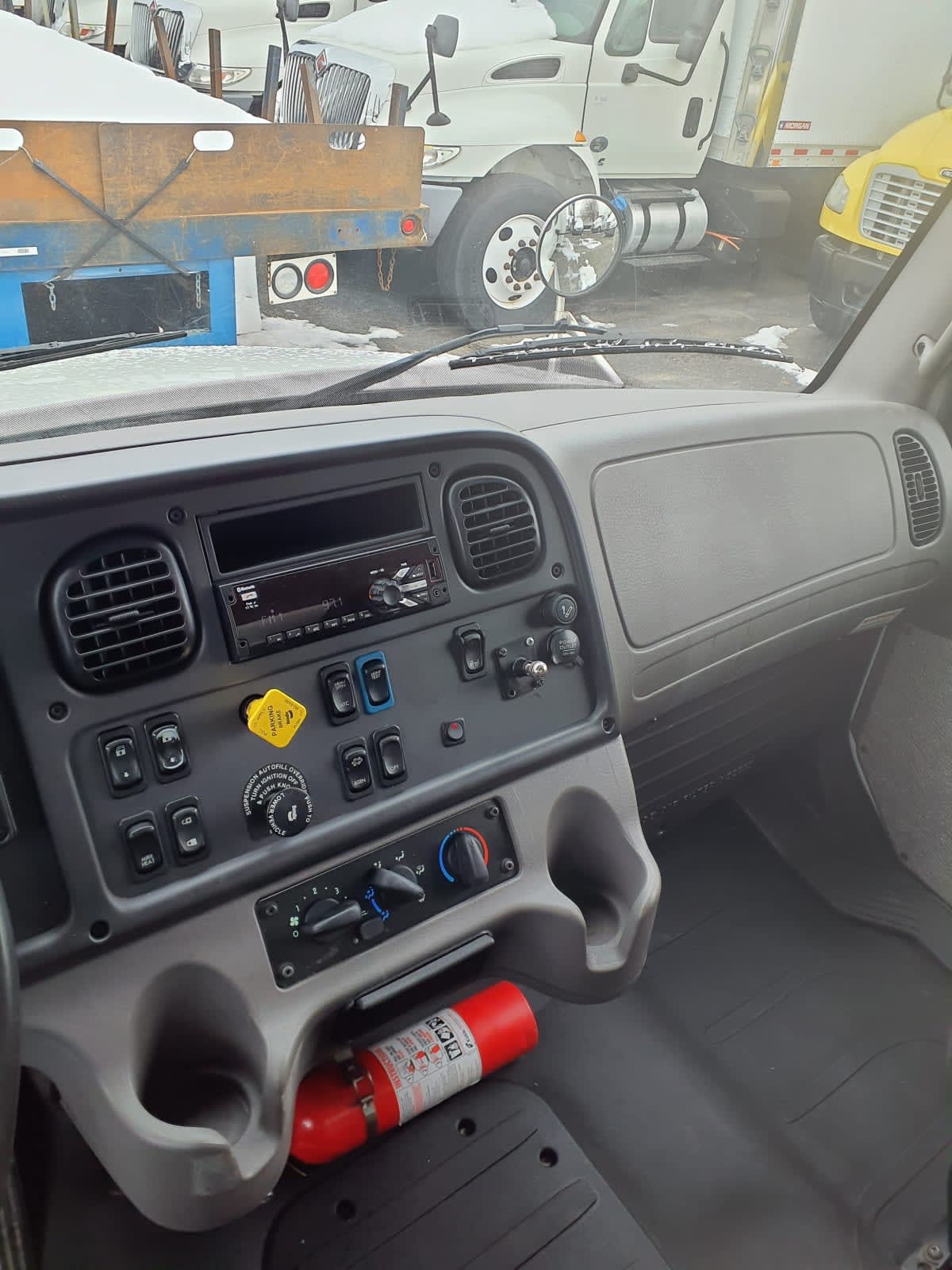 2019 Freightliner/Mercedes M2 106 821967