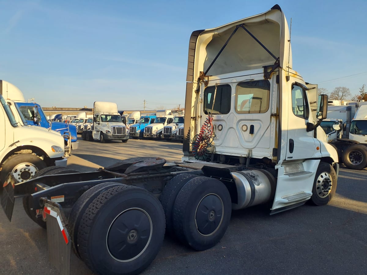 2019 Freightliner/Mercedes CASCADIA 125 823044