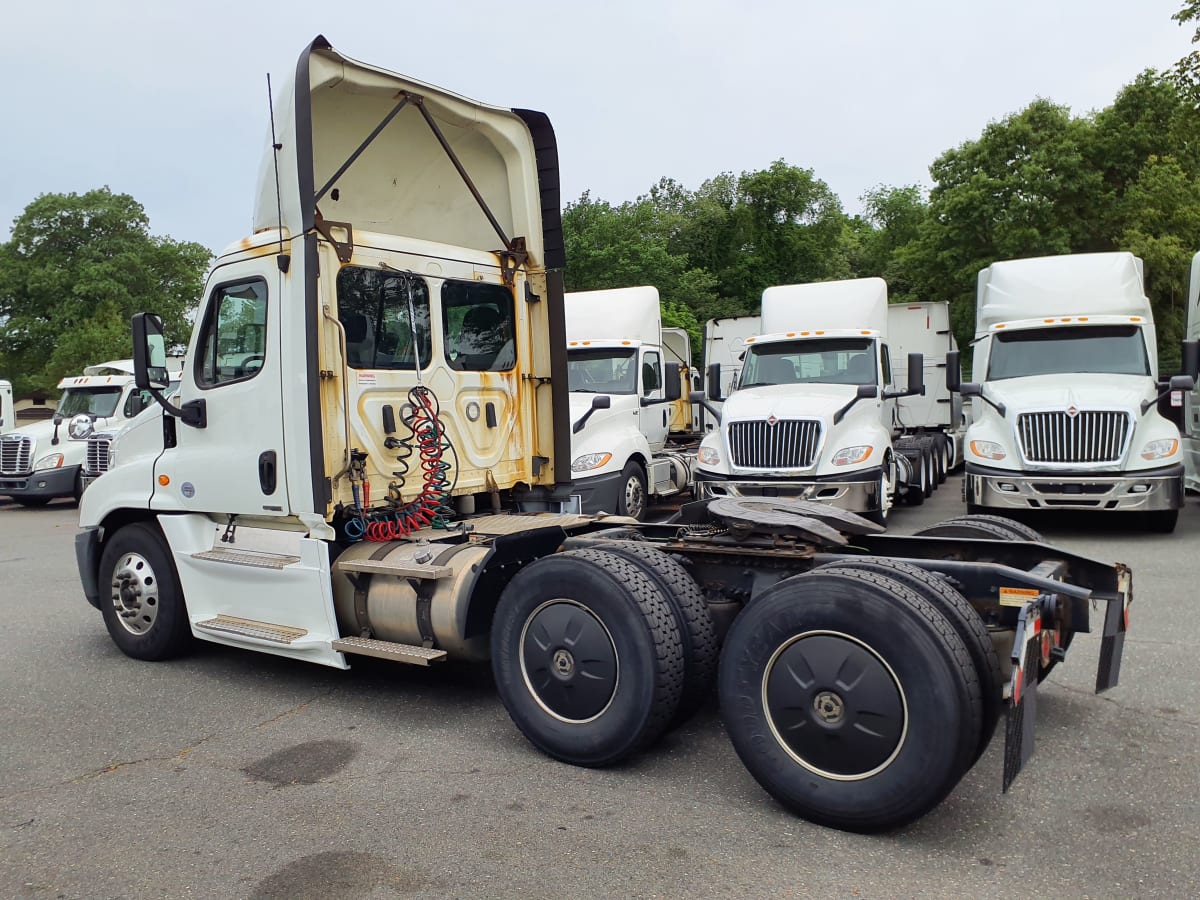 2019 Freightliner/Mercedes CASCADIA 125 823045