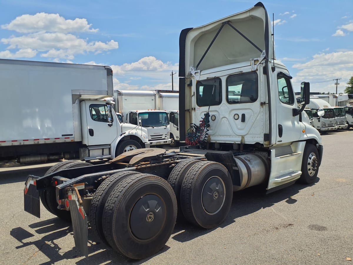 2019 Freightliner/Mercedes CASCADIA 125 823046