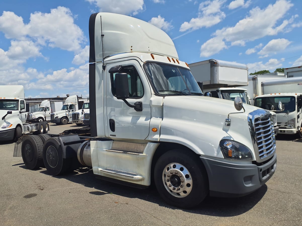 2019 Freightliner/Mercedes CASCADIA 125 823046