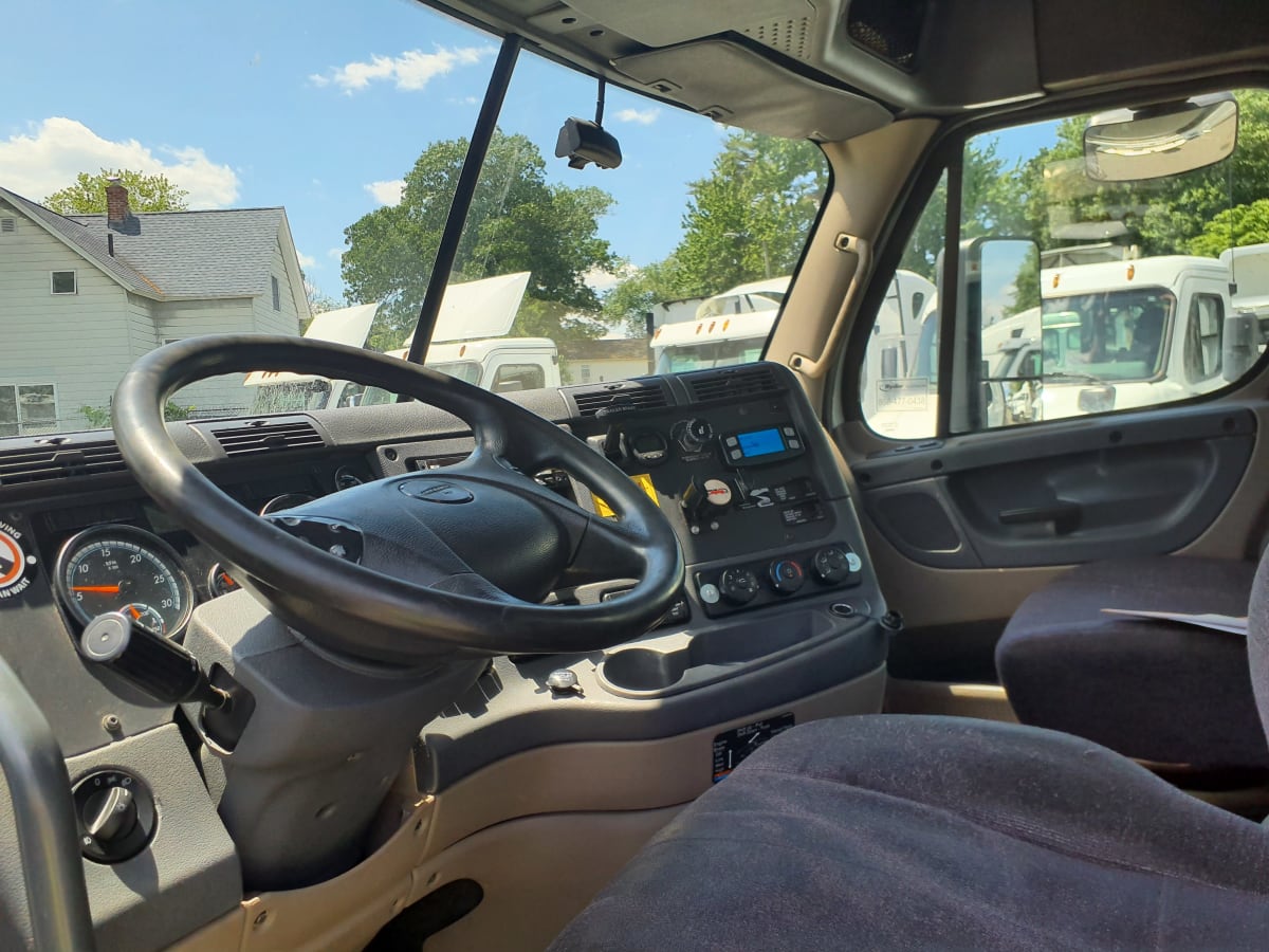 2019 Freightliner/Mercedes CASCADIA 125 823046