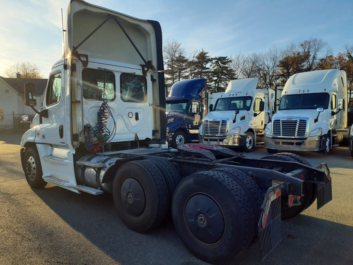 2019 Freightliner/Mercedes CASCADIA 125 823047