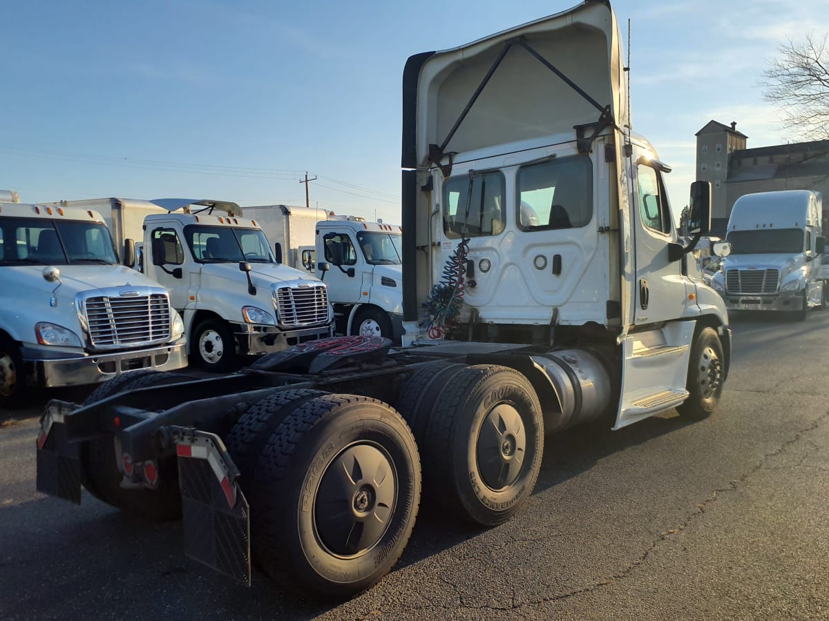 2019 Freightliner/Mercedes CASCADIA 125 823047