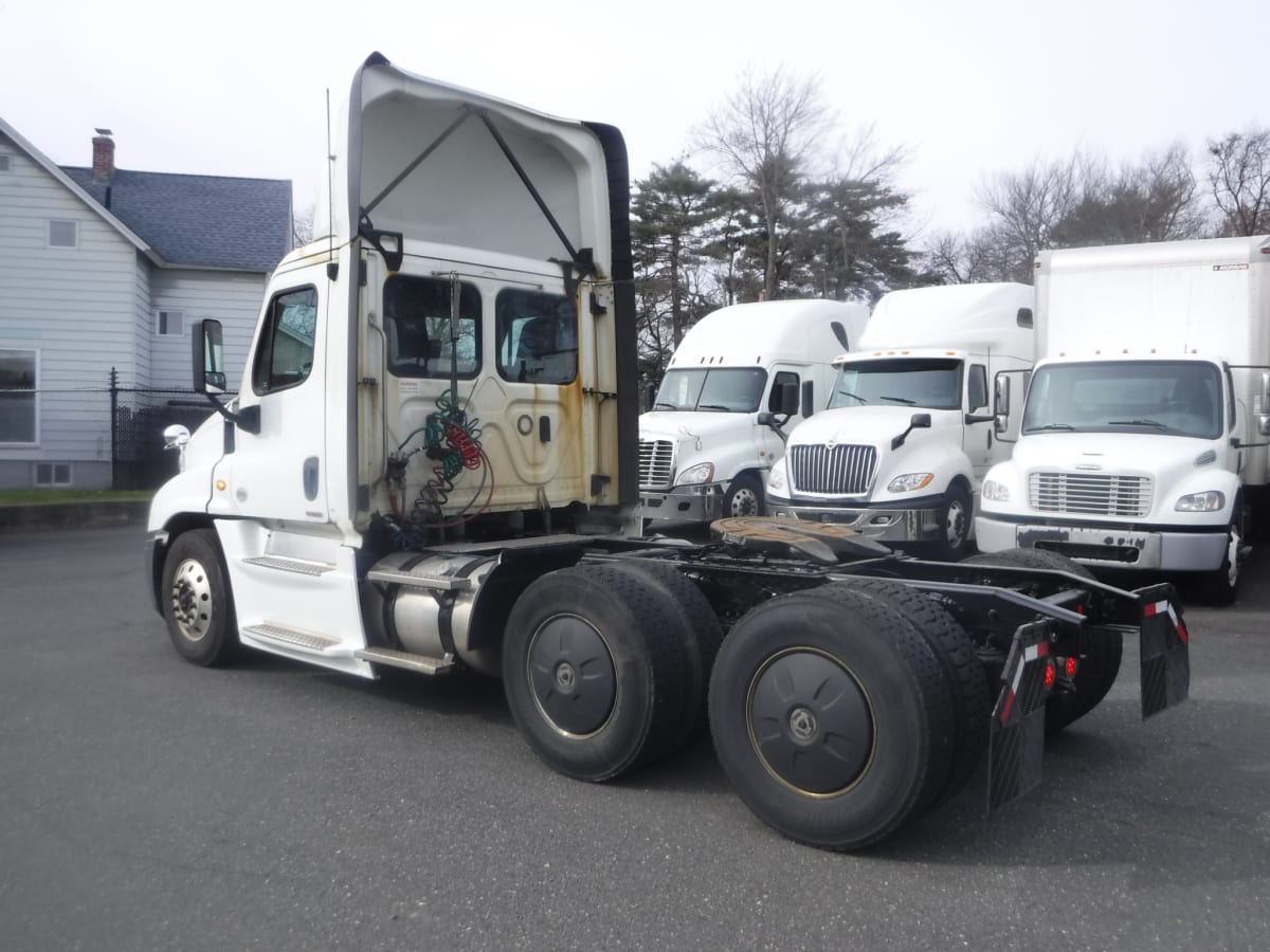 2019 Freightliner/Mercedes CASCADIA 125 823049