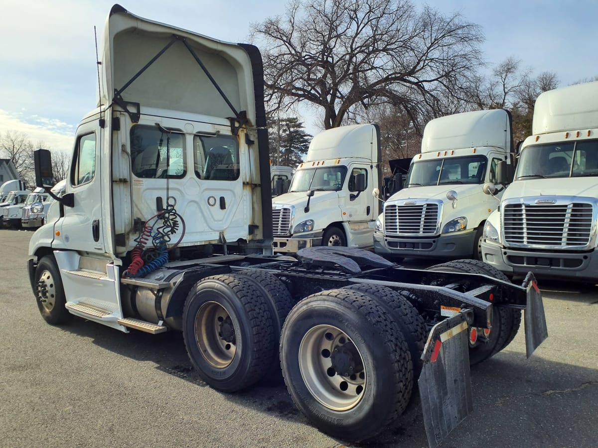 2019 Freightliner/Mercedes CASCADIA 125 823564