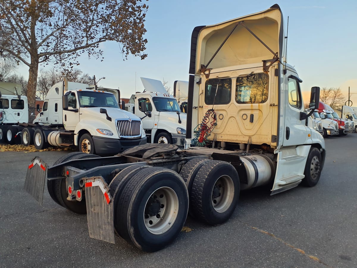 2019 Freightliner/Mercedes CASCADIA 125 823565