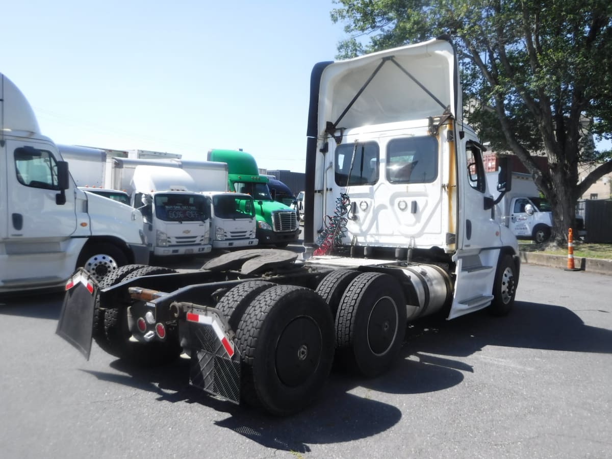 2019 Freightliner/Mercedes CASCADIA 125 823568