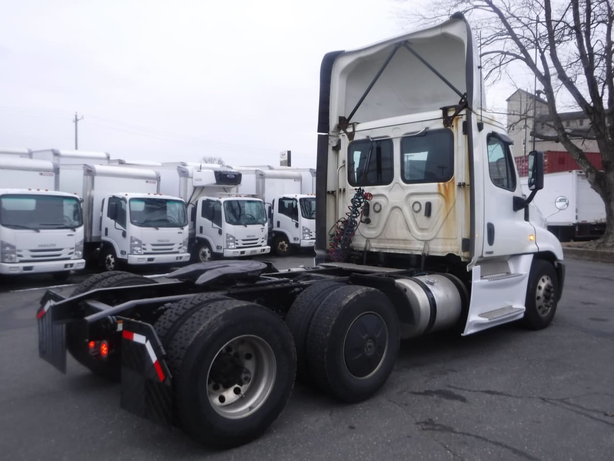 2019 Freightliner/Mercedes CASCADIA 125 823743