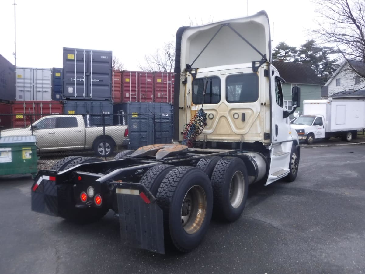 2019 Freightliner/Mercedes CASCADIA 125 823750