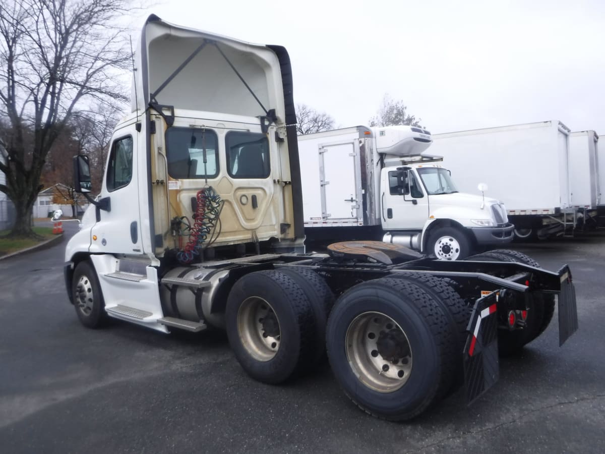 2019 Freightliner/Mercedes CASCADIA 125 823750