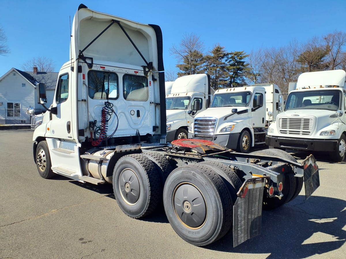 2019 Freightliner/Mercedes CASCADIA 125 823760