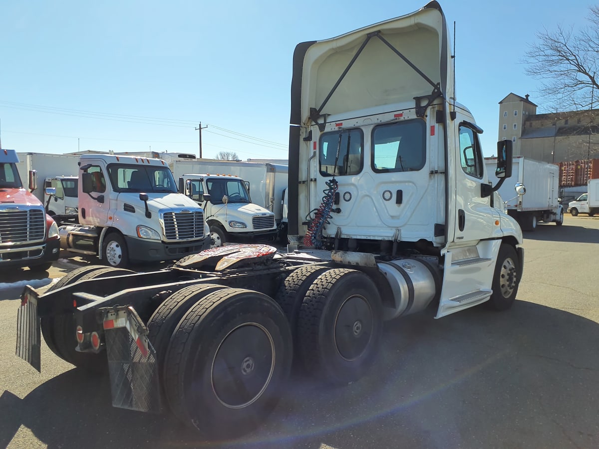 2019 Freightliner/Mercedes CASCADIA 125 823760