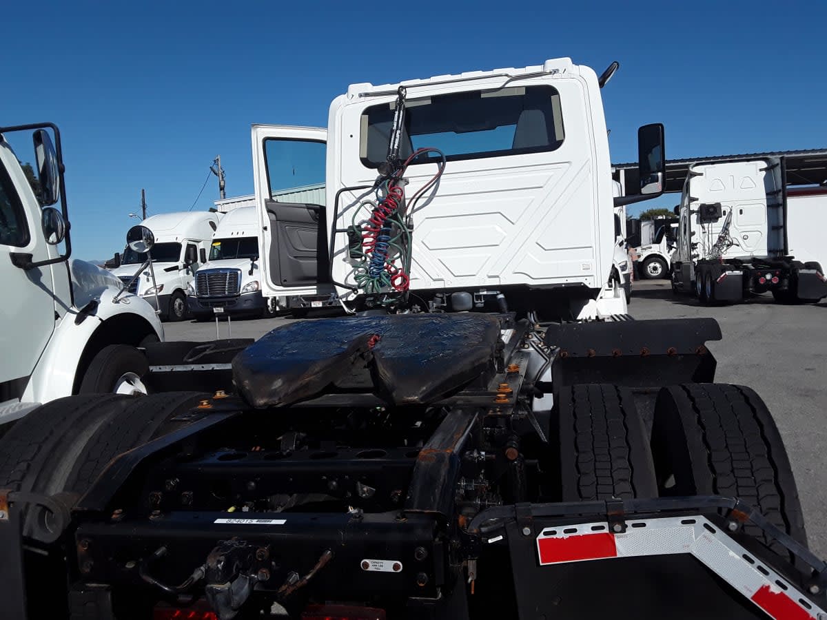 2019 International - image 5