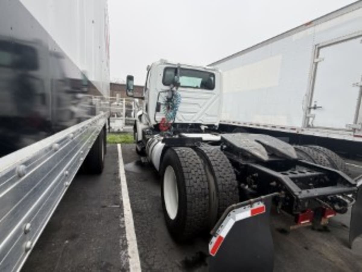 2019 International - image 6