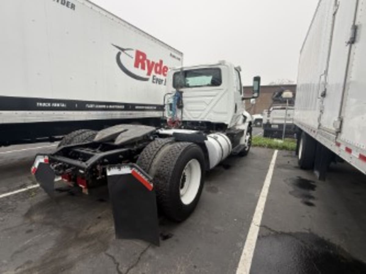 2019 International - image 4