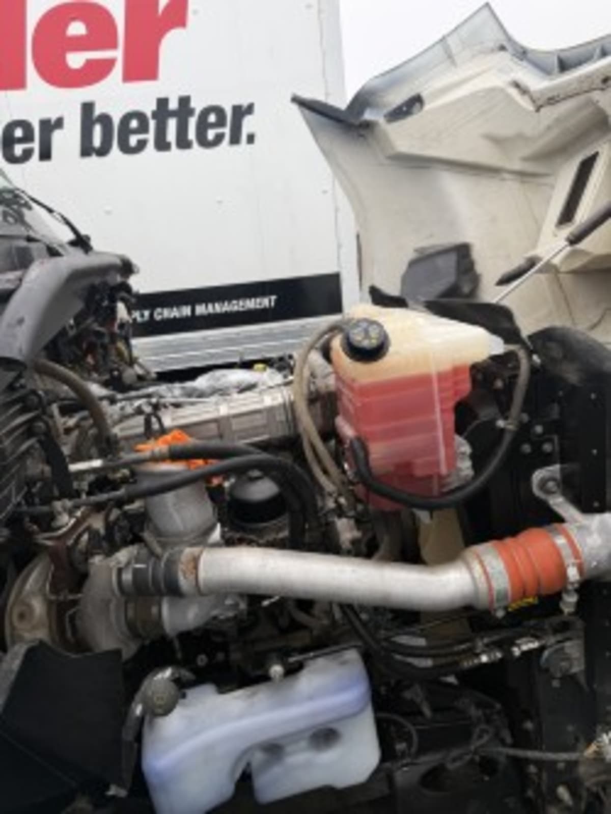 2019 International - image 8