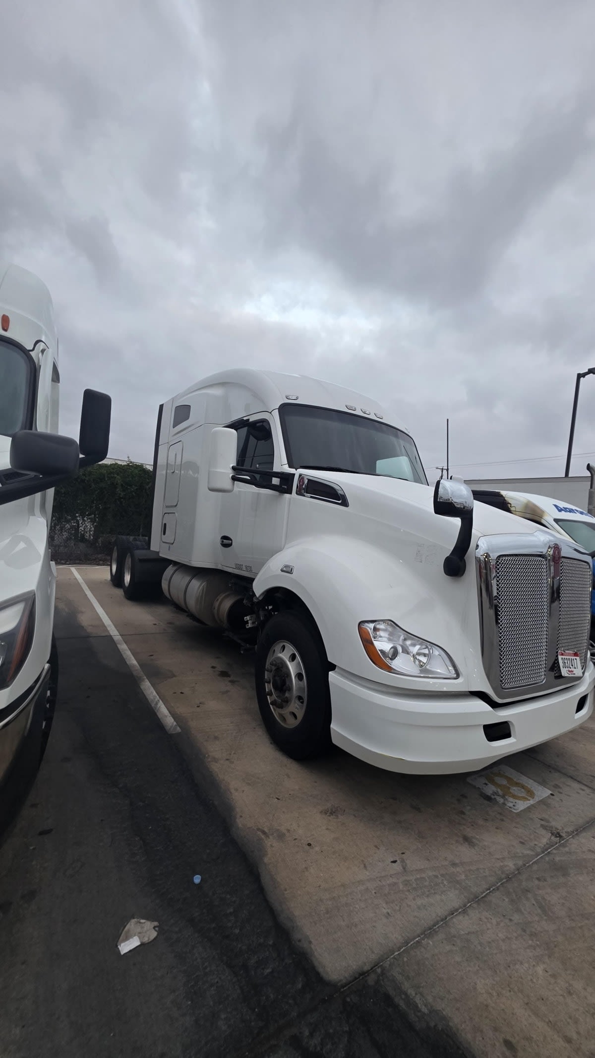 2019 Kenworth T680 - image 1
